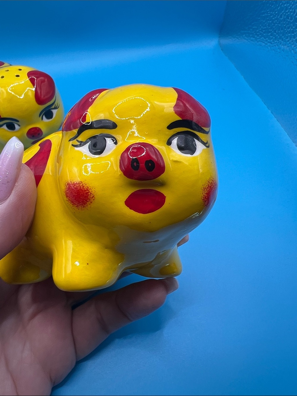 Red and yellow hot pepper piggie salt and pepper shakers set - Picture 7 of 11